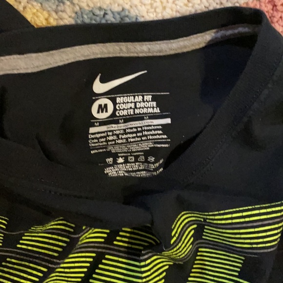 Nike medium black long sleeve t-shirt - Picture 3 of 3